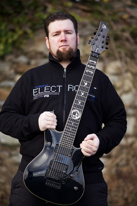 Fiachra holding his Mayones 7-string Setius Pro